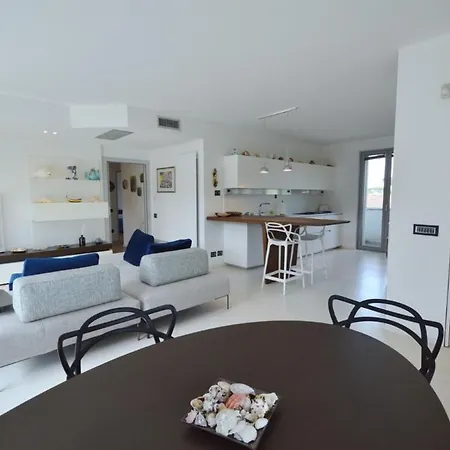 Attico Smeraldo Dei Marmi Nyaraló *